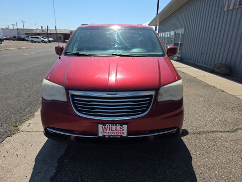 Used 2013 Chrysler Town & Country Touring FWD image 5