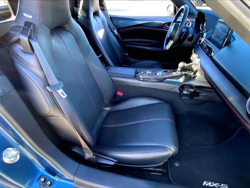 Used 2019 MAZDA MX-5 Miata RF Grand Touring image 16