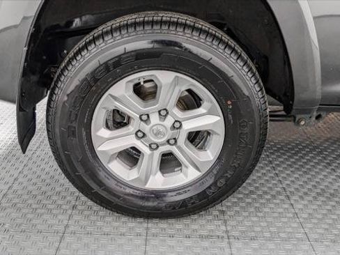 Used 2018 Toyota 4Runner SR5 AWD/4WD image 33