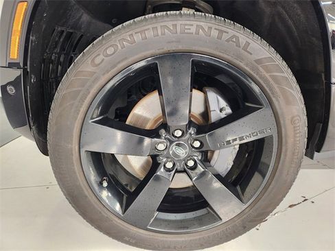 Used 2024 Land Rover Defender 110 X-Dynamic SE image 8