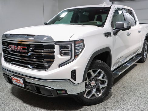 Used 2023 GMC Sierra 1500 SLT w/ SLT Premium Plus Package AWD/4WD image 34
