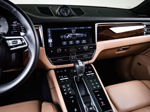 Certified 2023 Porsche Macan S AWD/4WD image 18