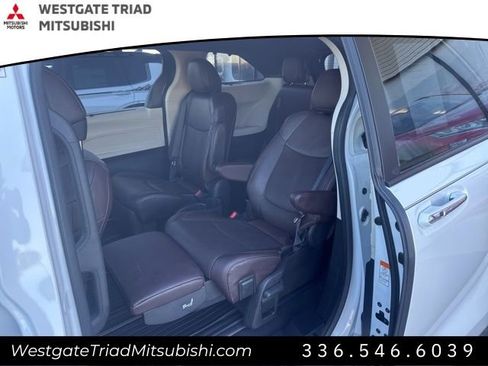 Used 2022 Toyota Sienna Platinum image 29