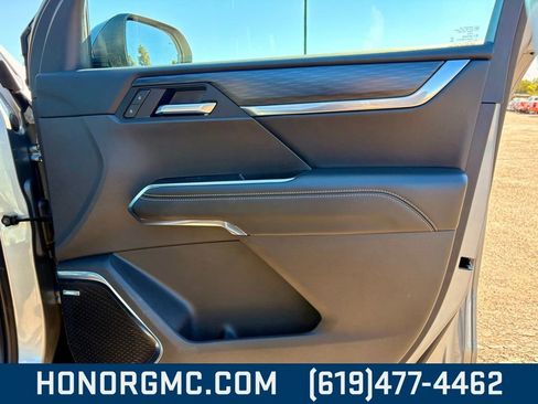 Used 2025 GMC Acadia Elevation image 24