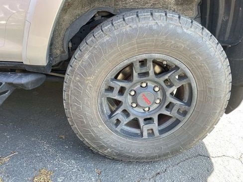 Used 2018 Toyota 4Runner TRD Off-Road AWD/4WD image 8