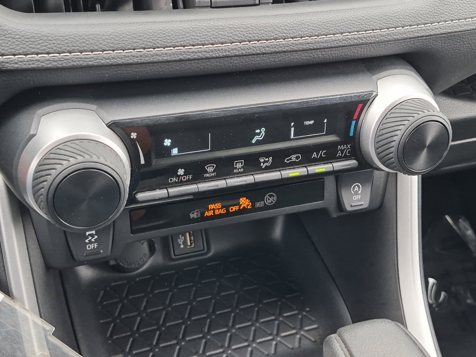 Used 2025 Toyota RAV4 LE AWD/4WD image 18