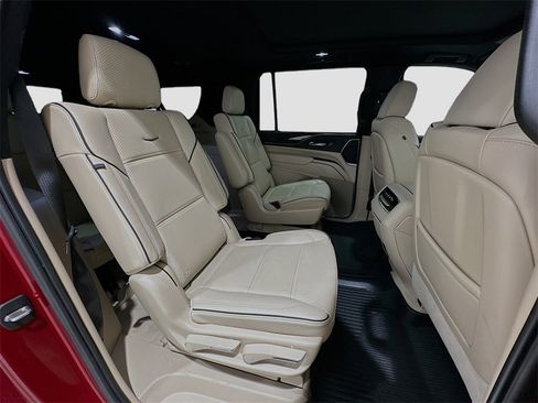 Used 2021 Cadillac Escalade ESV Premium Luxury image 29