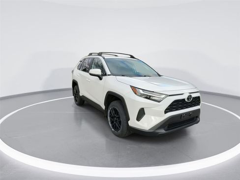 Used 2023 Toyota RAV4 XLE image 2