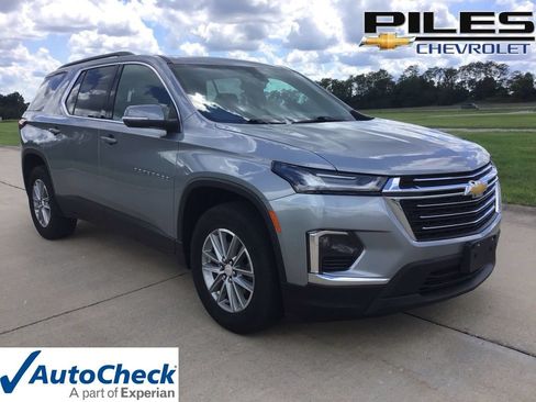 Used 2023 Chevrolet Traverse LT FWD image 1