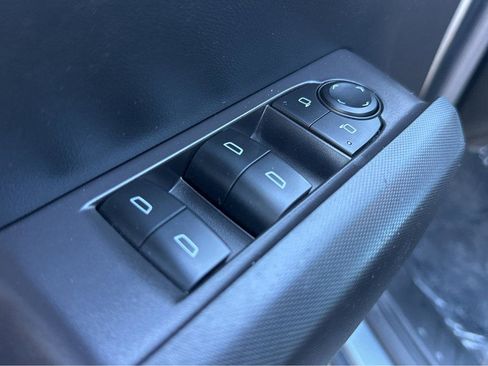 Used 2023 Chevrolet Colorado W/T image 33