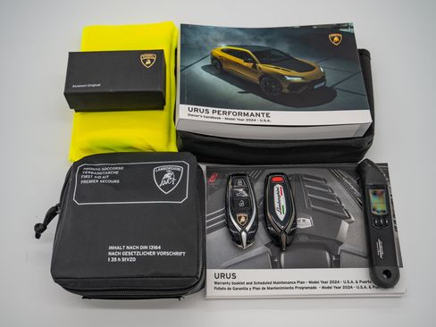 Used 2024 Lamborghini Urus Performante AWD/4WD image 20