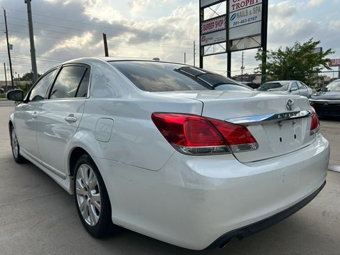 Used 2011 Toyota Avalon FWD image 3