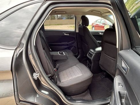 Used 2019 Ford Edge SE FWD image 20