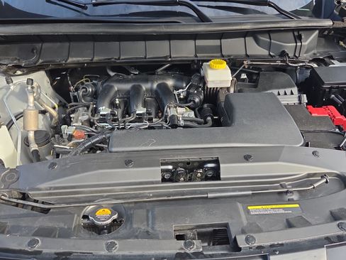 Used 2025 Nissan Pathfinder SV FWD image 17