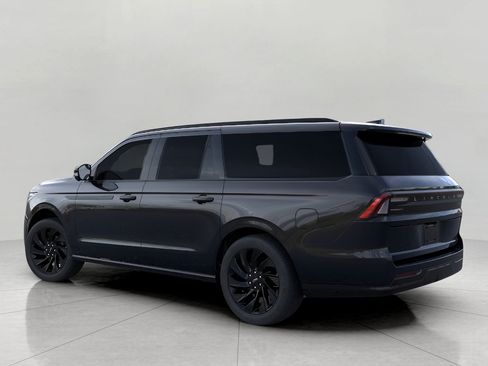 New 2026 Lincoln Navigator L Reserve w/ Jet Appearance Package AWD/4WD image 4