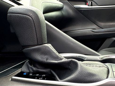 Used 2022 Toyota Camry LE image 13