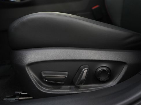 Used 2025 Toyota Prius Plug-In Hybrid image 22