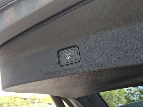 Used 2016 Ford Explorer XLT w/ Equipment Group 202A image 28