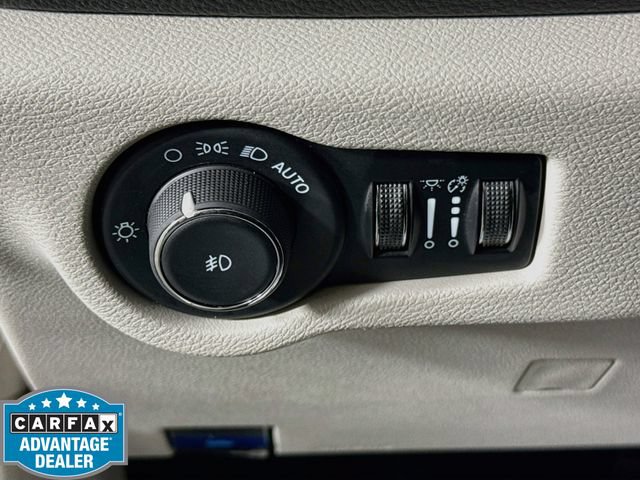 Used 2024 Chrysler Pacifica Limited FWD image 10