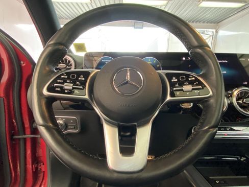 Used 2022 Mercedes-Benz GLA 250 4MATIC image 32
