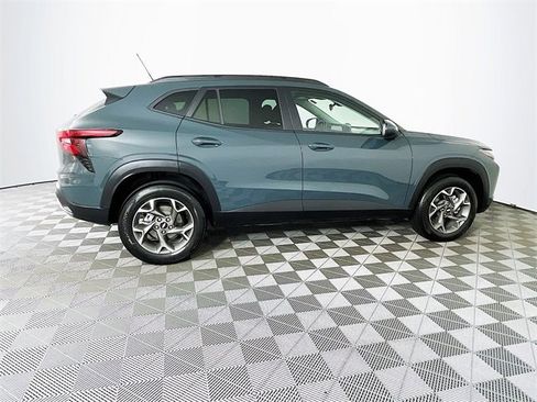 Certified 2025 Chevrolet Trax LT w/ LT Convenience Package image 11