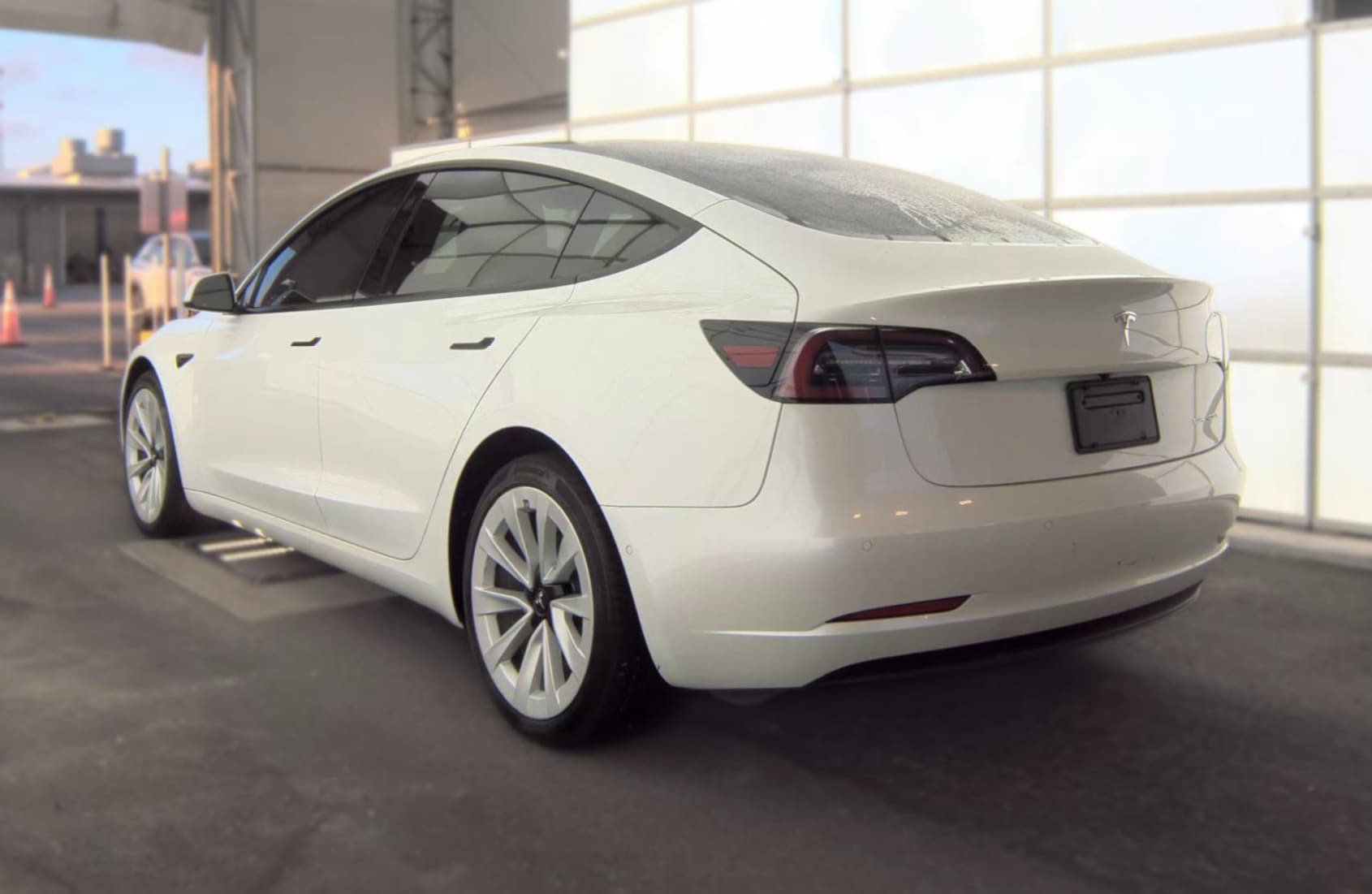 Used 2022 Tesla Model 3 Long Range AWD/4WD image 5