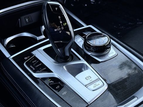 Used 2019 BMW 750i xDrive w/ Executive Package image 32