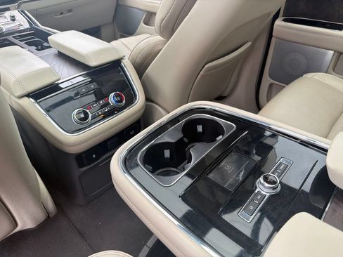 Used 2019 Lincoln Navigator Reserve AWD/4WD image 21
