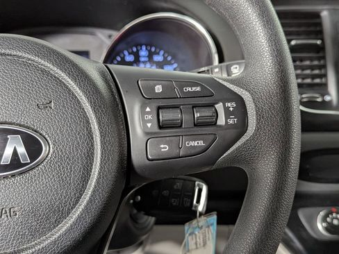 Used 2021 Kia Sedona LX image 37