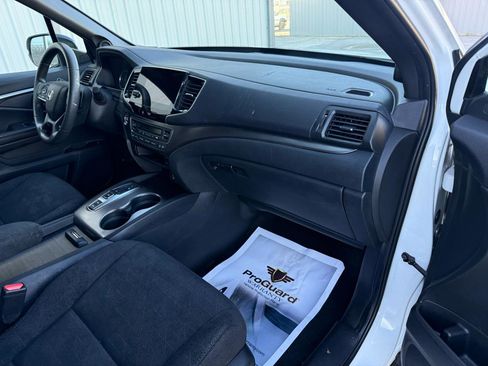 Used 2018 Chevrolet Express 2500 w/ Driver Convenience Package image 24