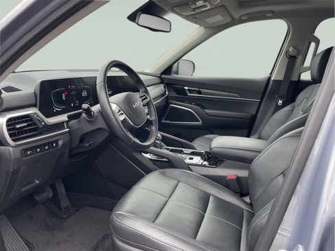 Used 2024 Kia Telluride EX w/ EX Captain's Chair Package AWD/4WD image 11
