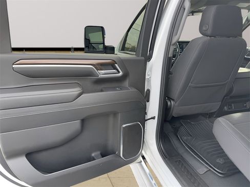 Used 2024 Chevrolet Silverado 2500 LT image 30