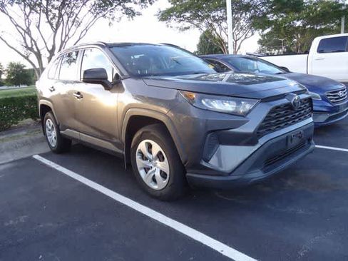 Used 2019 Toyota RAV4 LE w/ Carpet Mat Package FWD image 3