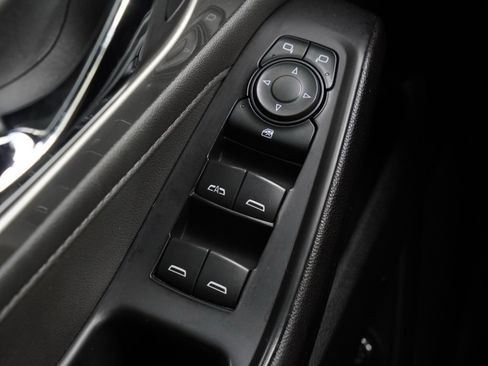 Used 2023 Chevrolet Traverse LT image 12