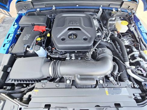 Certified 2025 Jeep Wrangler Sport S image 18