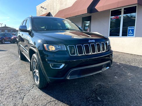 Used 2017 Jeep Grand Cherokee Limited image 2