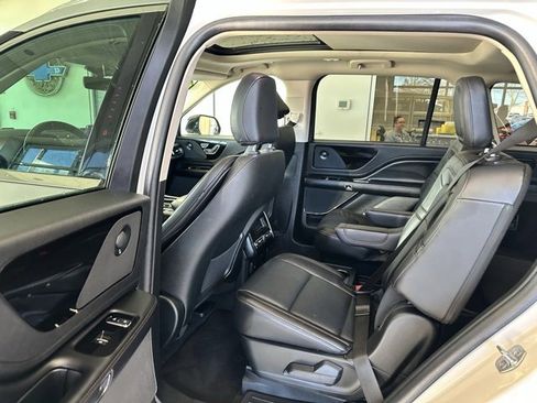 Used 2023 Lincoln Aviator Reserve image 16