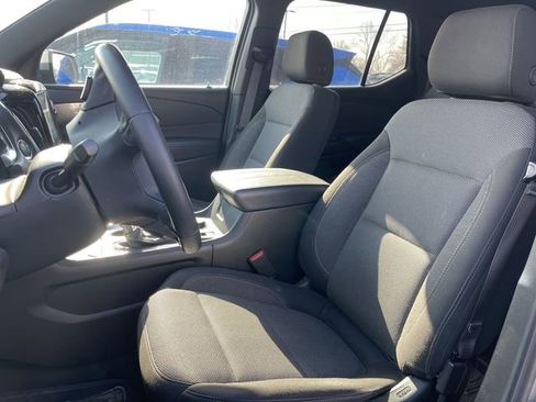 Used 2023 Chevrolet Traverse LT image 5