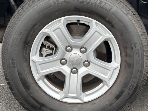 Used 2022 Jeep Wrangler Sport S image 41