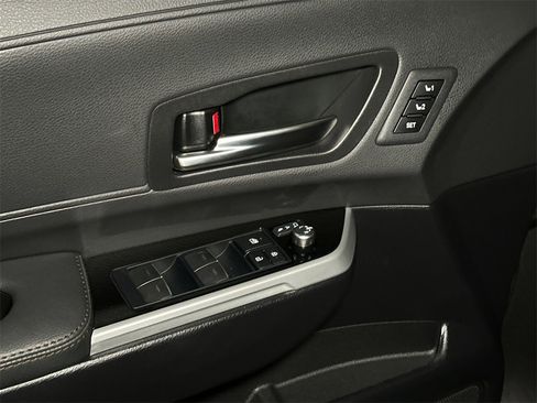 Used 2025 Toyota Sienna Platinum image 20