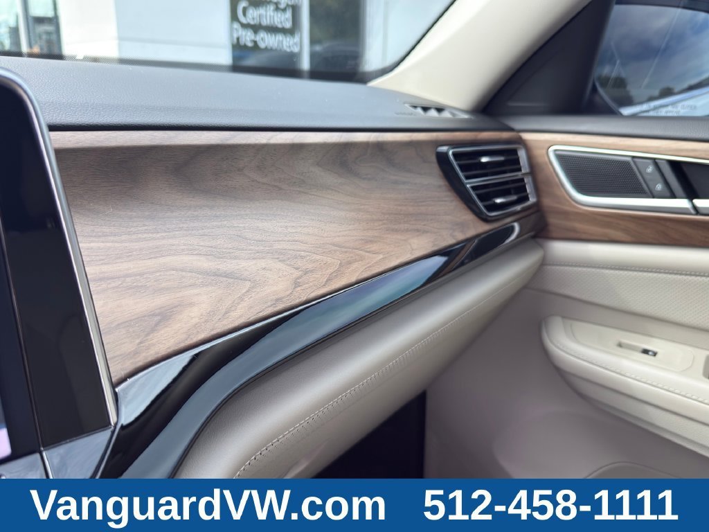 Used 2024 Volkswagen Atlas SE w/ Black Wheel Package FWD image 16