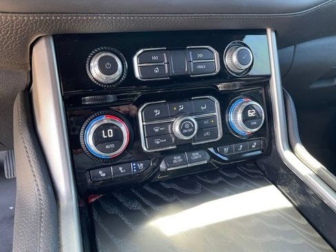 Used 2023 GMC Yukon Denali AWD/4WD image 25