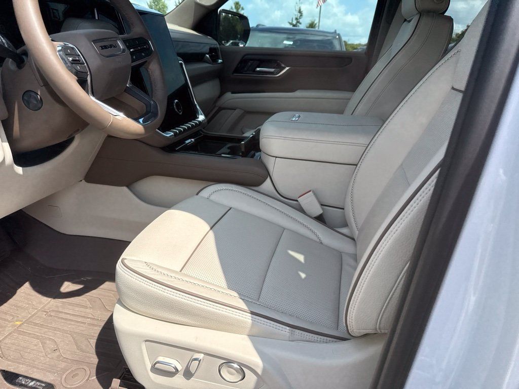 Used 2026 GMC Yukon XL Denali w/ Sun & Power Step Package RWD image 3