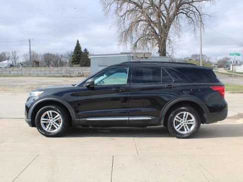 Used 2022 Ford Explorer XLT image 5
