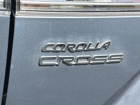 Used 2024 Toyota Corolla Cross LE w/ Moonroof Package FWD image 9