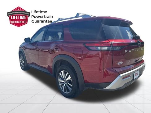 Used 2025 Nissan Pathfinder SL AWD/4WD image 5