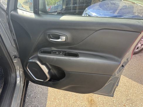 Used 2020 Jeep Renegade Limited w/ Safety and Security Group image 11