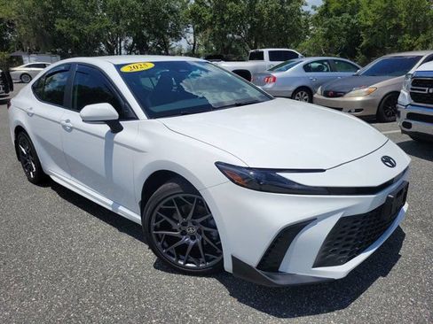 Used 2025 Toyota Camry SE AWD/4WD image 8