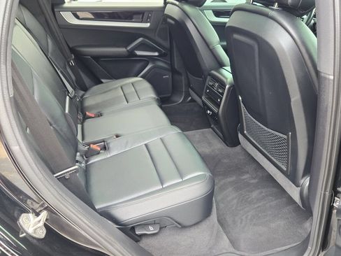 Used 2024 Porsche Cayenne AWD/4WD image 11