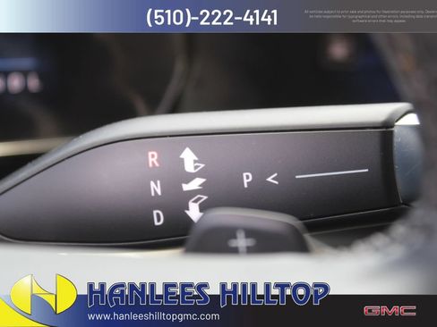 Used 2025 Chevrolet Suburban LT RWD image 30